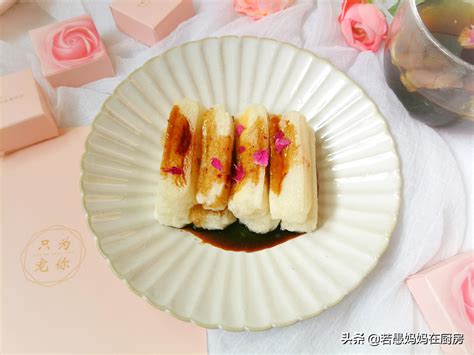  Chenzhou Sticky Rice Cake: Czy Chrupiące Nuggety Z Ryżu Owinęte w Słodki Sok Cynamonu Mogą Stać Się Twoim Nowym Ulubionym Deserem?