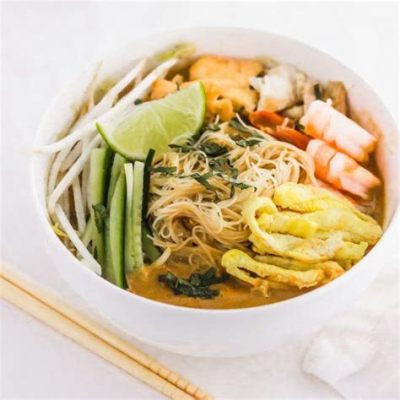  Laksa Sarawak: Zapachowa aromatyczna zupa o pikantnym i kremowym posmaku!